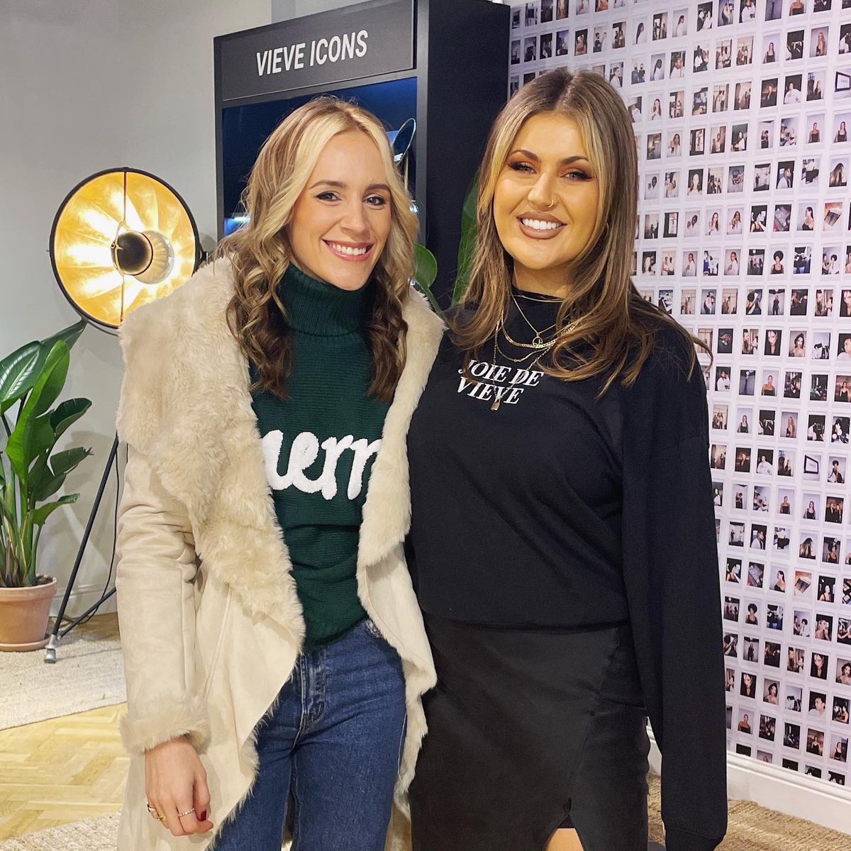 _kurstaan's tweet photo. Met my idol again today🖤

@jamiegenevieve 
@vieve https://t.co/GUIEI12xT9