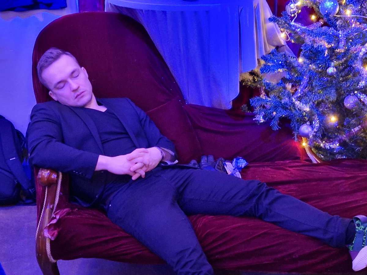 olvahaSF's tweet photo. Ever feel like taking a nap after doing commentary? 

Yea me neither
#install22 https://t.co/LE384fNIAe