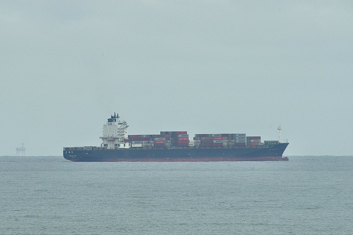 The NORTHERN PRIORITY, IMO:9450313 en route to Newark, New Jersey, flying the flag of Liberia 🇱🇷. #ShipsInPics #ContainerShip #NorthernPriority #ChesapeakeLightTower