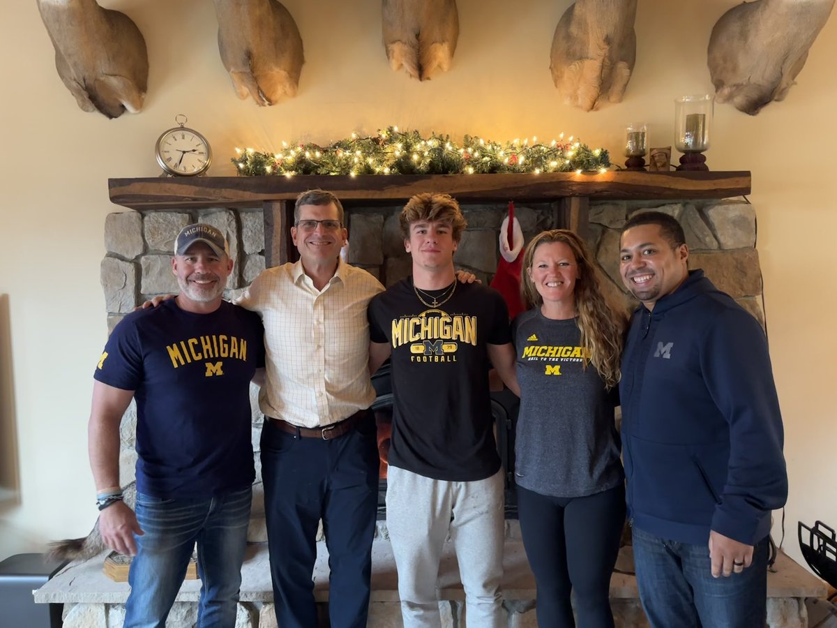 Great ho〽️e visit #GOBLUE <a href="/CoachJim4UM/">Coach Harbaugh</a> <a href="/MHart2032/">Mike Hart</a>