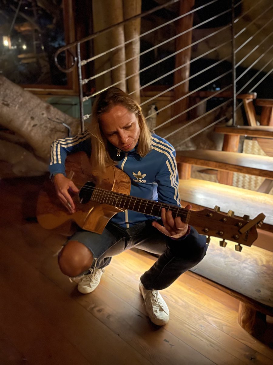 MahinaTreehouse's tweet photo. Relaxing night at the magical Mahina Treehouse
#treehouse, #ambience, #guitar, #lithuanian, #winery, #serenity, #wimzical, #Magical https://t.co/AkOHEmKHf2