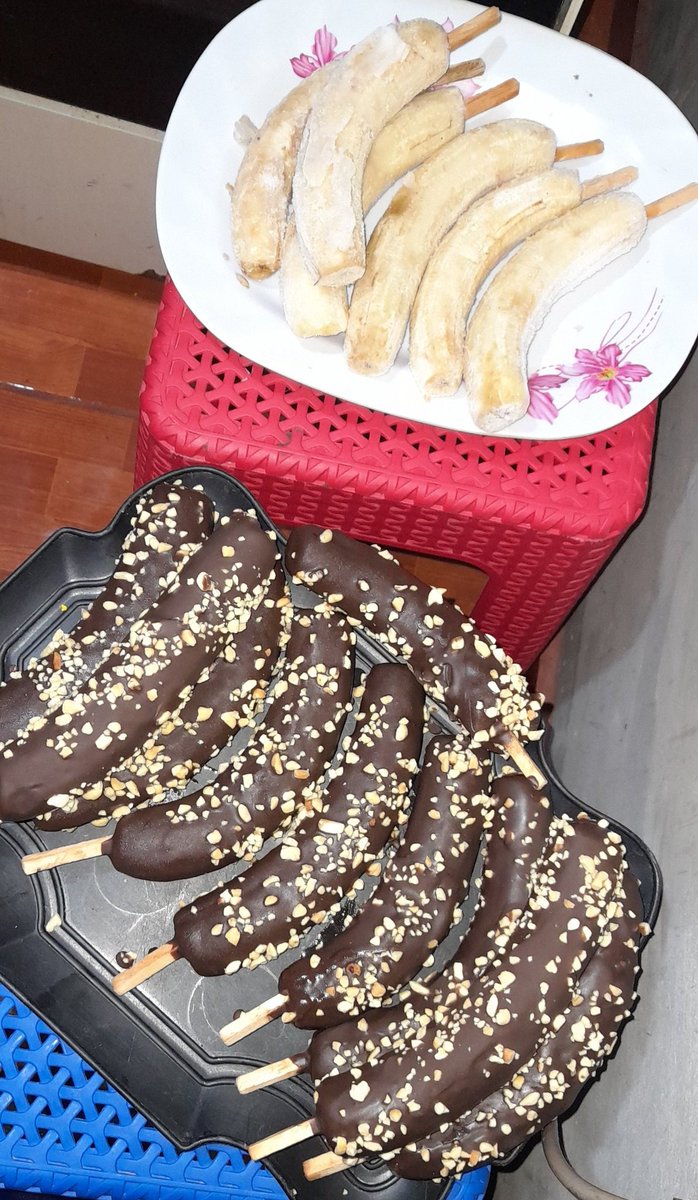 Sole601415461's tweet photo. #chocobanano con #mani con #chispita y solo con #conchocolate ya listos solo para saborearlos #salvadoña #trabajando #encasa https://t.co/DM3MmpktGp