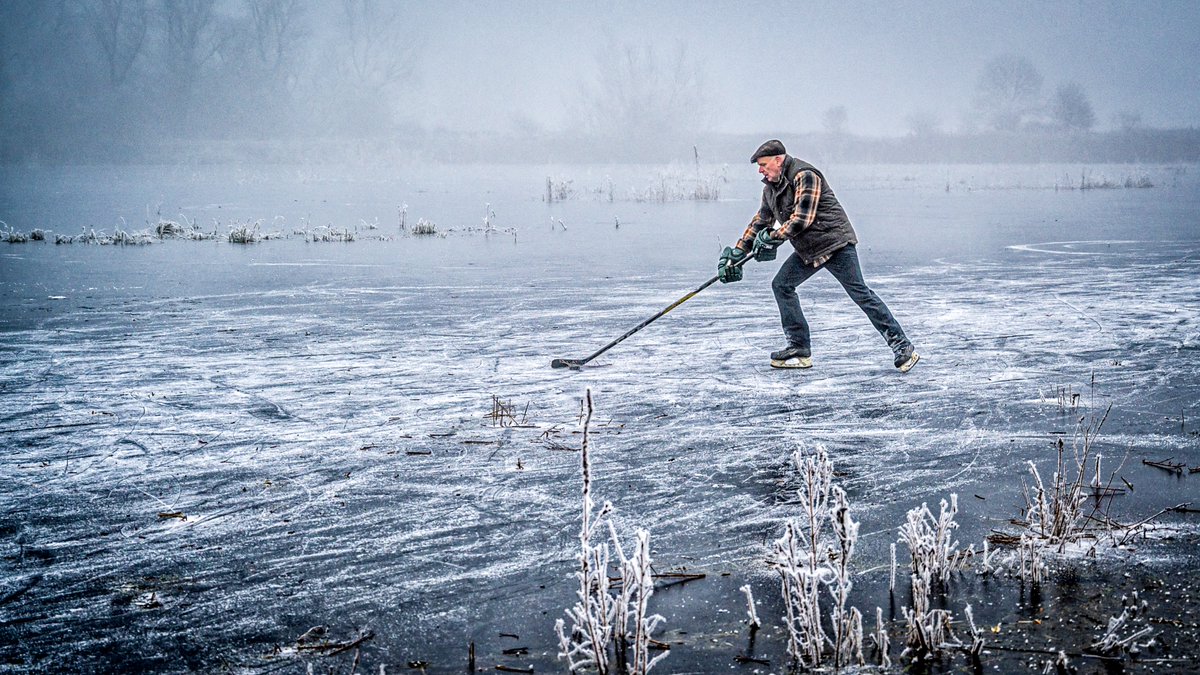 Cold enough for some Fen skating in Cambridgeshire UK today  #cambridgeshire #cambridgeshirefens #ukweather #winter #coldsnap #icehockey #fenskating #skating #weather #thefens <a href="/thefensmag/">The Fens Magazine</a> #wintersports #outdoors