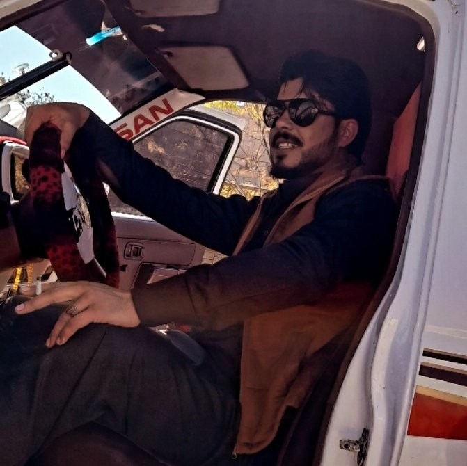 لو مـالت ظـروف المـقادير مـا مـلـت
الراس صامـل و المـنازل رفــيعـه