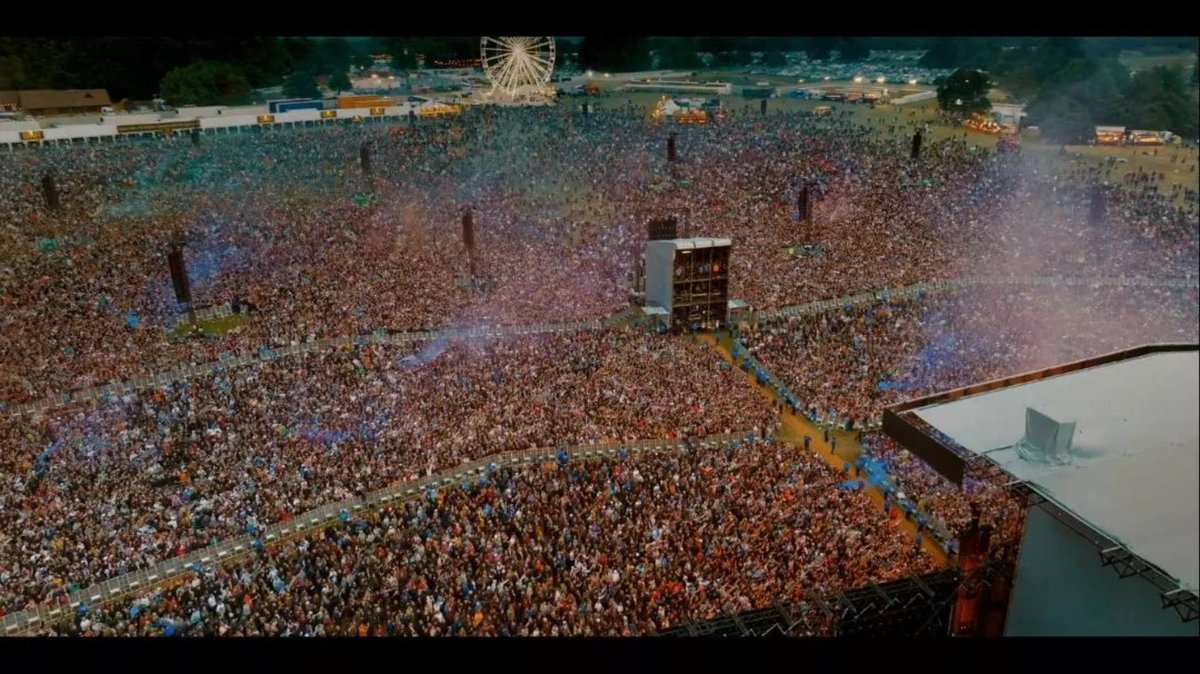 liamgfansclub's tweet photo. Liam Gallagher, Knebworth 2022 https://t.co/89zK24qxvU