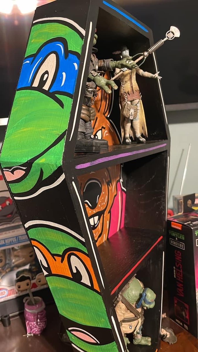 Blazein86's tweet photo. #Permianbasincomiccon find done by @blackened_art_design, I knew what was going on here!!! #tmnt #monsters #teenagemutantninjaturtles #neca #toys https://t.co/5XfnATuDPv