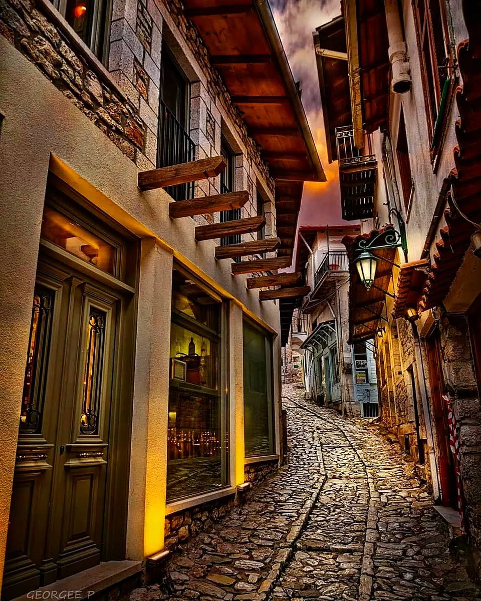 GreekPictures's tweet photo. Among the steep slopes of Mt.#Mainalo in the #Peloponnese nestles the mountain village of #Dimitsana. Get a deeper insight into Greek history by visiting the places where the Greek Revolution of 1821 against the Ottoman occupation actually began. #Arkadia
IG📷 loukoumoskonaki7 https://t.co/ik3gvhgfbR