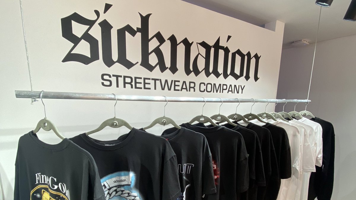sicknation_'s tweet photo. Gente les tenemos una noticia🔥
Estamos muy cerca de terminar nuestra primer SICKNATION STORE en la ciudad de Cali, un sueño que tuvimos desde que empezamos el proyecto y hoy gracias a ustedes podemos hacerlo realidad⚡️
Nos vemos este miércoles para la inauguración 🚨 https://t.co/3I9Ih2quxF