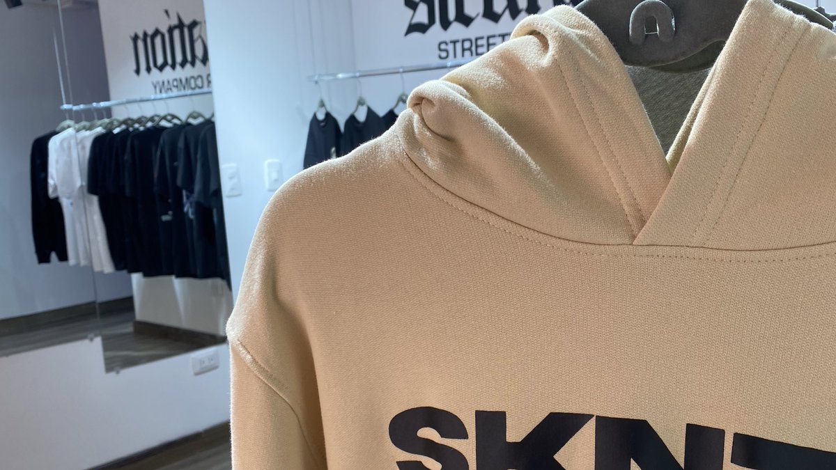 sicknation_'s tweet photo. Gente les tenemos una noticia🔥
Estamos muy cerca de terminar nuestra primer SICKNATION STORE en la ciudad de Cali, un sueño que tuvimos desde que empezamos el proyecto y hoy gracias a ustedes podemos hacerlo realidad⚡️
Nos vemos este miércoles para la inauguración 🚨 https://t.co/3I9Ih2quxF