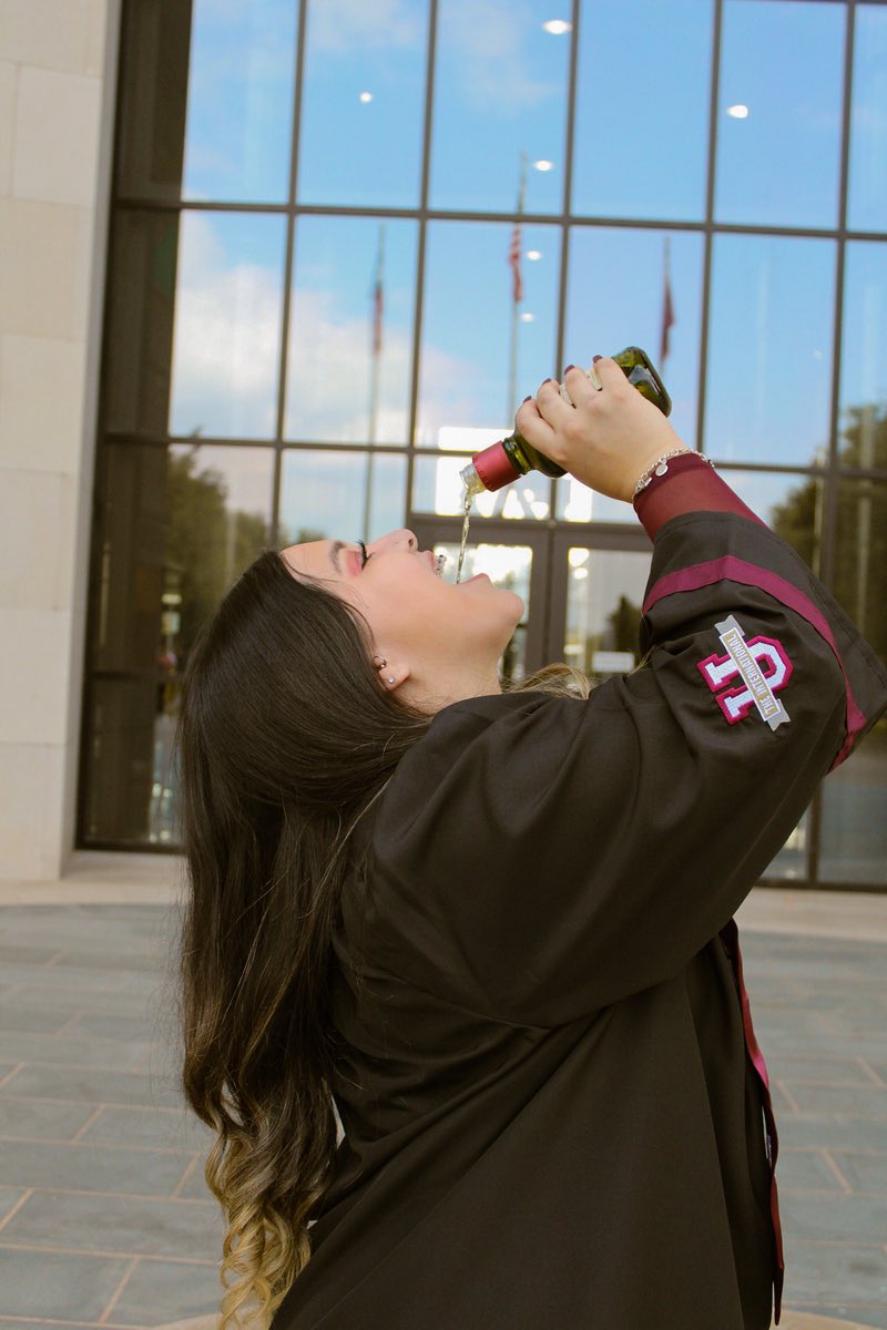 oh yea, i graduated 🎓