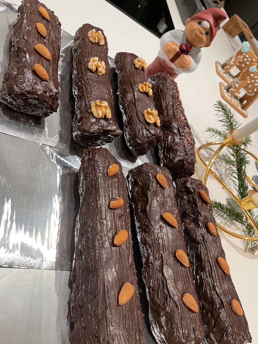 TholstrupJens's tweet photo. Six kilos of marzipan… some with whisky, some with rum and some with cognac… 
#Itsbeginningtolook https://t.co/lJi6vxyyix