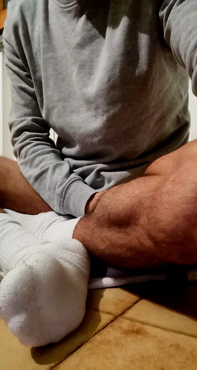 Nikos9922's tweet photo. Sunday and Socks

#sundayvibes #socks #feet #gay #HairyLegs https://t.co/5AL5YLXvAt