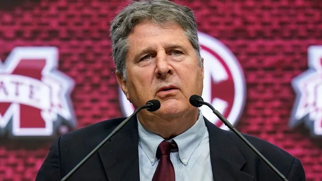 CFBTalkDaily's tweet photo. Our thoughts and prayers are with Coach Mike Leach at this time. https://t.co/XutigM944a
