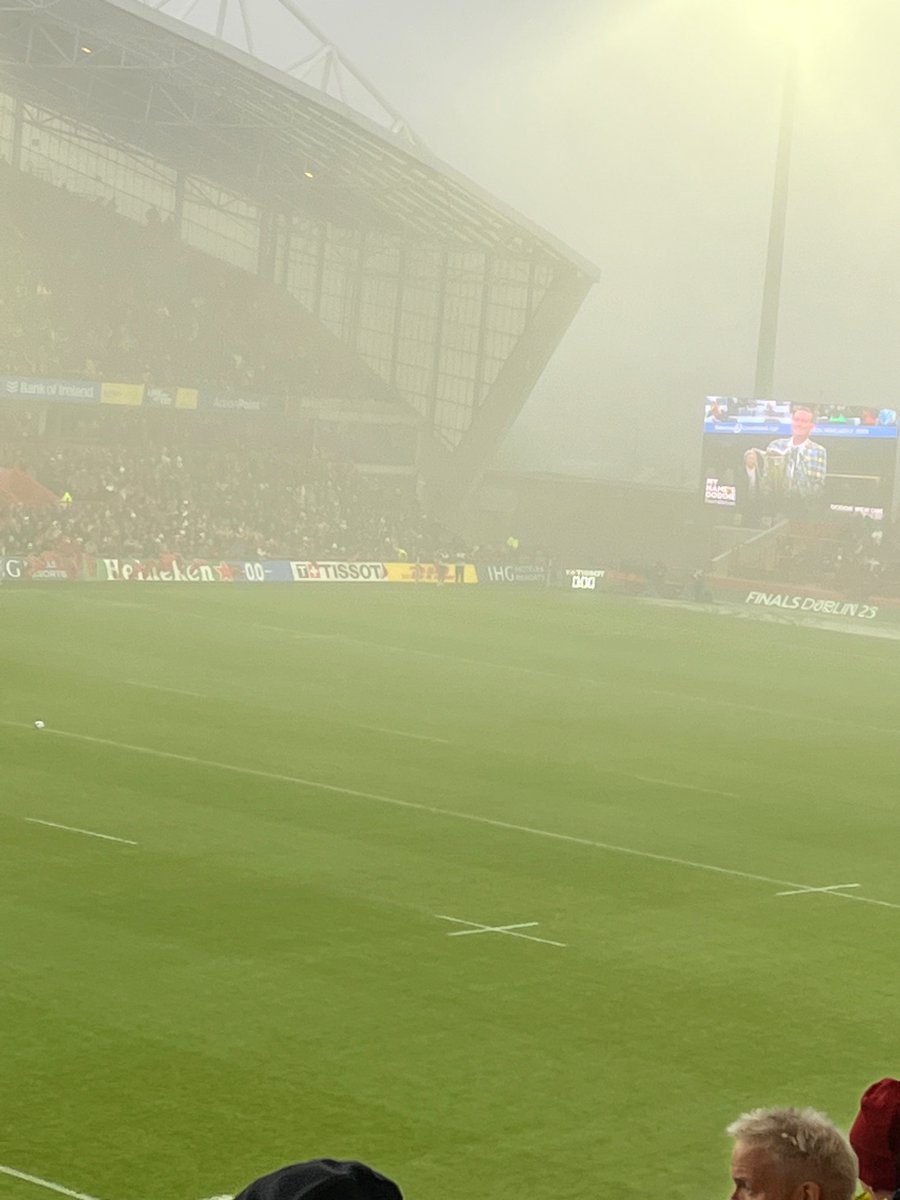BarryMc123's tweet photo. #MUNvTOU watching the recording of @Munsterrugby v @StadeToulousain…considering I was in a foggy @thomondstadium today I’m seeing a lot of this for the first time…. https://t.co/HeC5h2505U