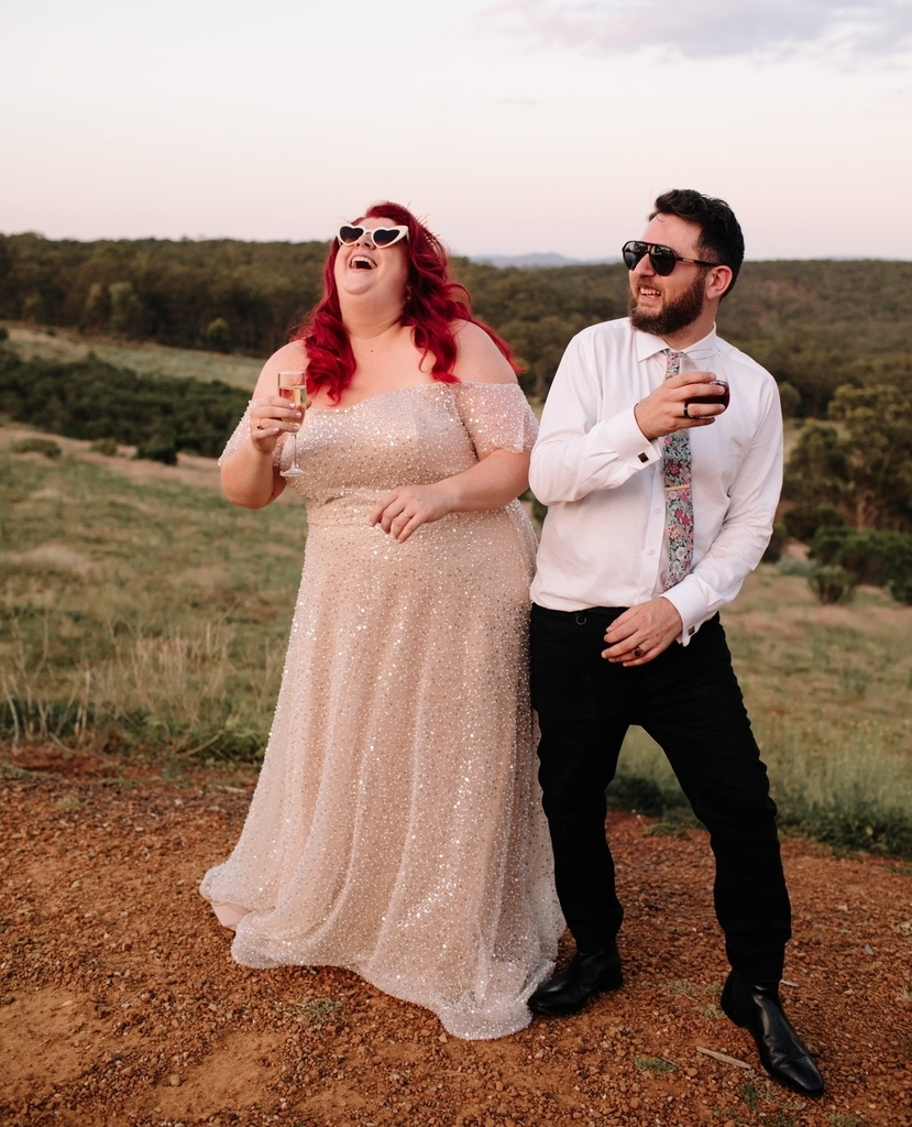 Mit &amp; Jag 👑💘🌴🍹🍒☀️💃🕺⁠
These legends had an epic festival love party, where everyone ate pizza!⁠
⁠
Photo @itsbeautifulhere