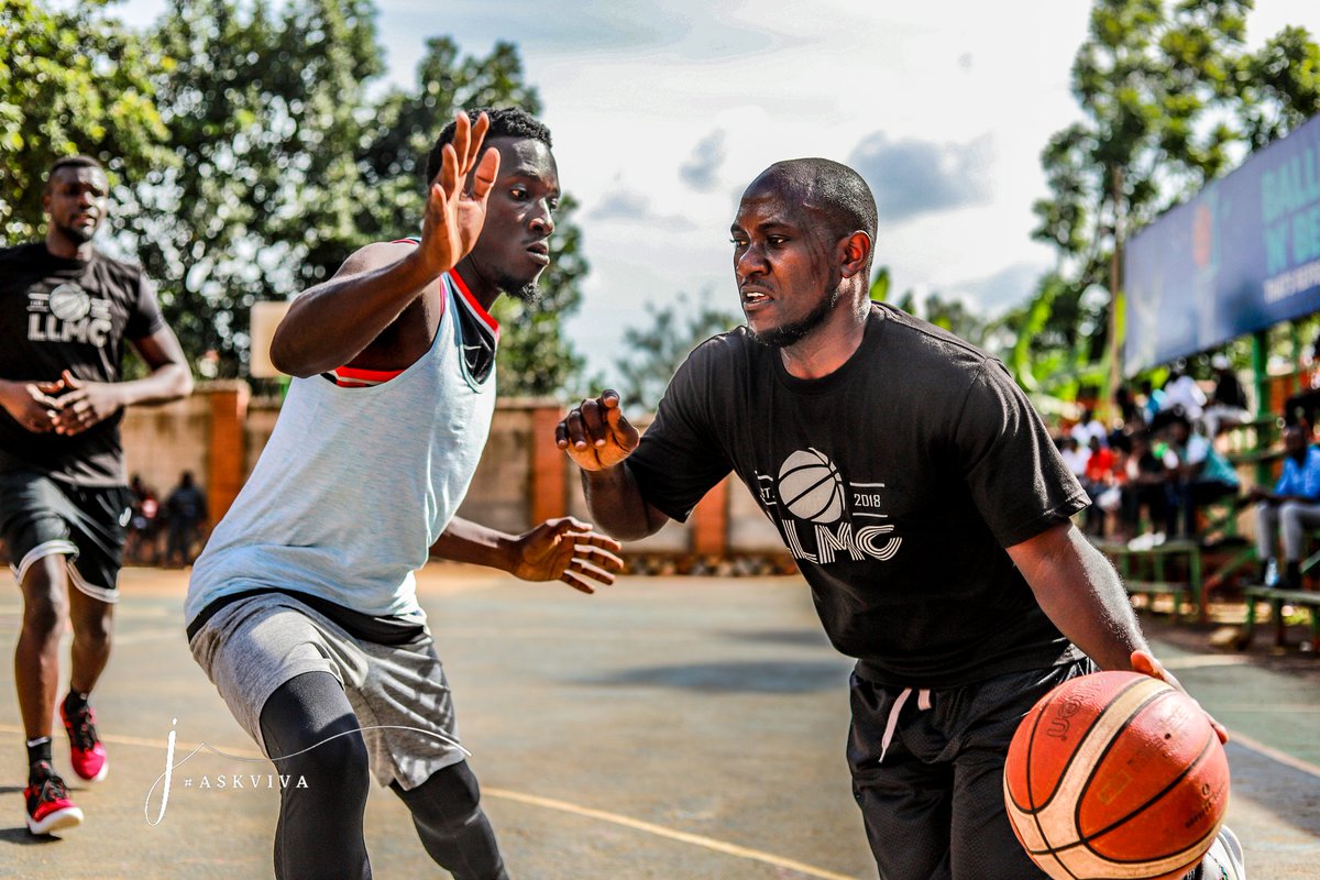 vivaosuna's tweet photo. #AskViva ||™ 
Some of you know him as .@PaiKamoga /the #InsuranceGuy but those are his Aliases.His Identity was revealed today 😲! L&amp;G's this is the Original Uncle Drew before Kyrie🤯
-
19:01 mins played : 21pts,4Rebs, 10Asts (to be disputed by me,I need an audit in the stats😉) https://t.co/pLN6FBnOcV