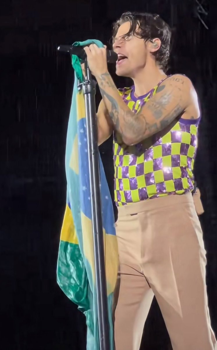 WDBHGsingle's tweet photo. Harry Styles, te amo muito!!
Já estou morrendo de saudades desse show 😮‍💨🫶🏻 https://t.co/uWWUoc3pA6