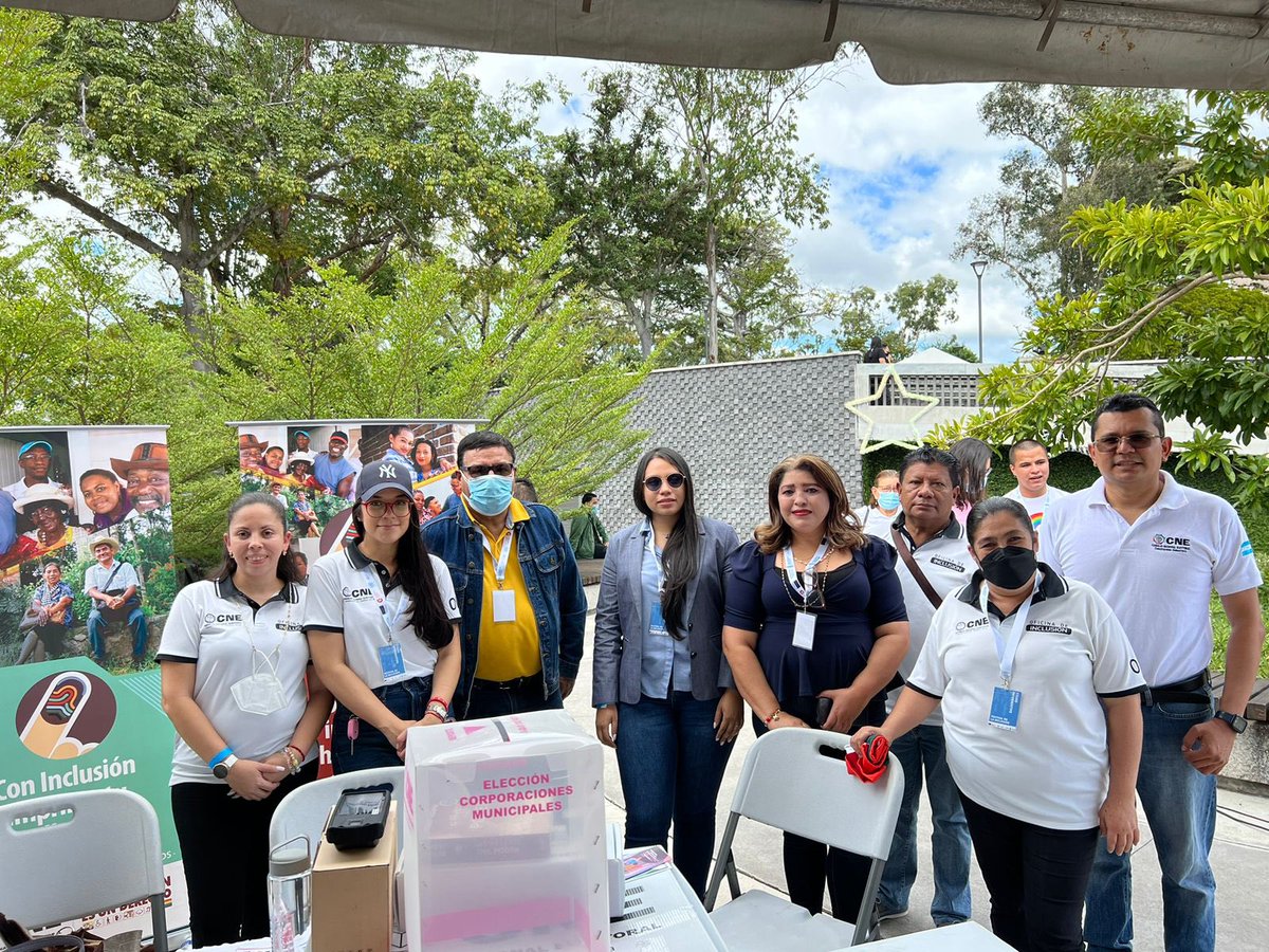 CneHonduras's tweet photo. @CneHonduras a través de sus unidades de género e inclusión, participan en actividad que realiza el @PNUDHonduras, en la celebración internacional de los Derechos Humanos. https://t.co/dJOmXlzeQ6