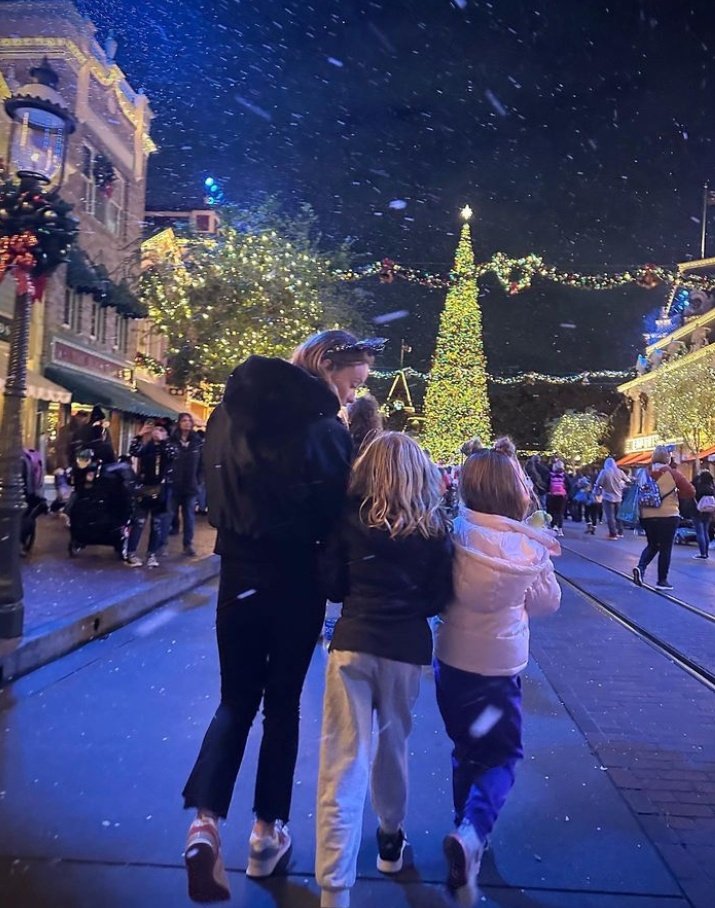 Harry Styles, Olivia Wilde updates🍋🍋 tweet media