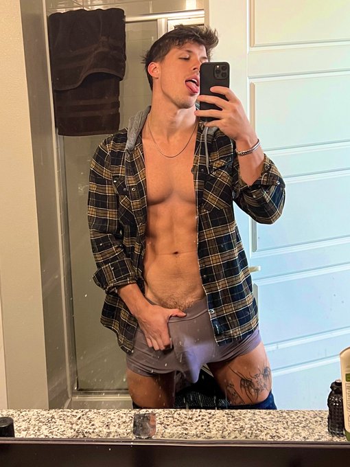 what&rsquo;s up twitter   https://t.co/bUfSZpgNhL https://t.co/bteTBb6E04