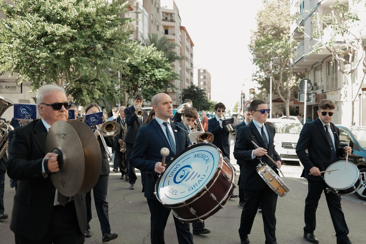 UnioMusicalGrau's tweet photo. Fa tres diumenges, amb motiu de Santa Cecília, vam arreplegar els nous integrants de la banda a les seues respectives cases en un entranyable passacarrer. L'amiga Ènkar Neil ens en va fer un magnífic reportatge fotogràfic, del qual vos compartim algunes imàtgens.
Gràcies, Ènkar! https://t.co/s1n0MaMmPQ