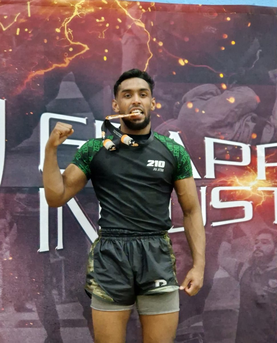 Busy day in the office - 13 fights, 11 wins. Took home bronze #Alhamdulilah

To top all of that, our small, humble club from the streets of Luton took home the trophy for most wins across the board against over 1200 competitors and world class gyms.