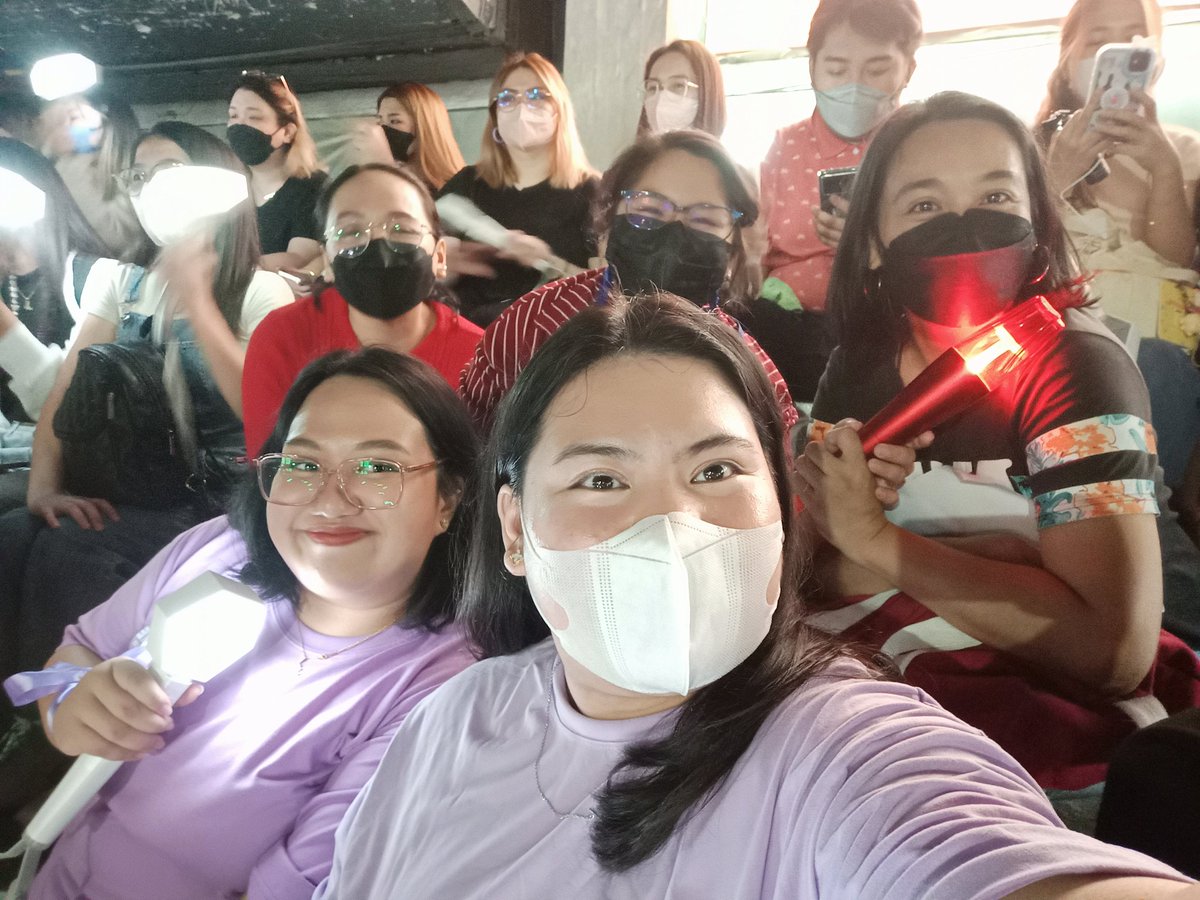 kadzseventeen's tweet photo. late post.... π€£π€£π€£
nice meeting u girls.. see you sj con next week??? π
π
π€£π€£π€£
@suzakumiaka @bbeeellyy
@shazmoncawe @wifeezhang
#BeYou2inManila
#BeYou2WithCHEN #BeYou2withXIUMIN
#BeYou2withTVXQ
#BeYou2WithBOA
#BeYou2inManilaAtTheBigDome https://t.co/jjKLVqPT1B