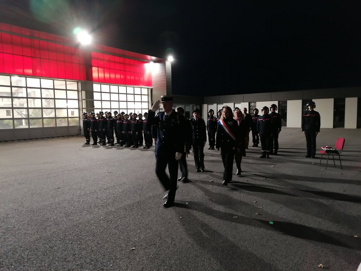 Lysiane_Metayer's tweet photo. [ #SainteBarbe ]

Au CIS @VillePloemeur autour des #pompiers 

🙏🏼 reconnaissance &amp; gratitude devant votre engagement pour nous secourir &amp; ns protéger

🗣 retour sur la #LOMPI &amp; les sanctions pour ceux qui s’en prennent à vous : s’en prendre à vous c’est s’attaquer à la République https://t.co/yzJ2kf7bsN