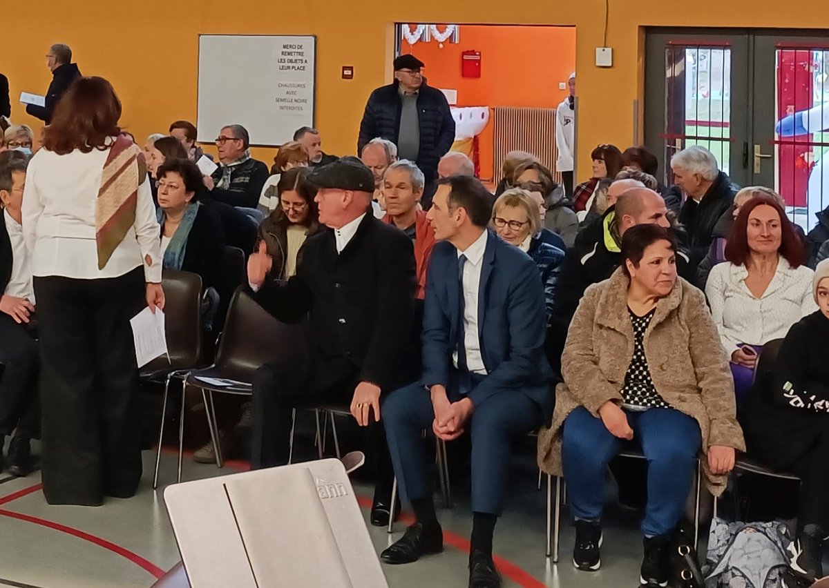 ljacobelli's tweet photo. Magnifique concert de Noël à #Knutange avec l'orchestre symphonique du Pays Haut Val d'Alzette et la Fensch Harmonie.
Du rythme, de la joie et du talent ! https://t.co/fiP7lVsN59