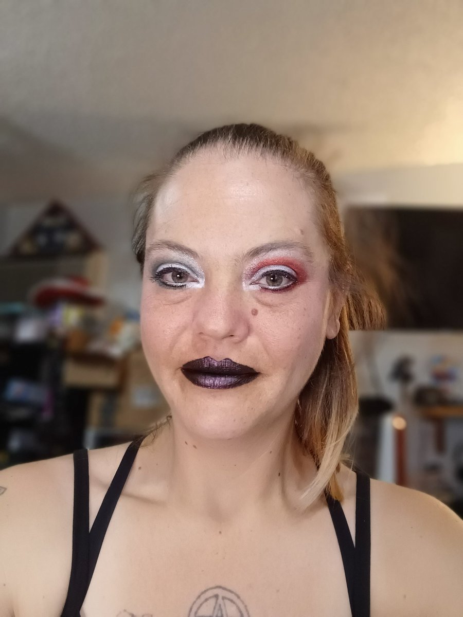 JestaTip's tweet photo. Christmas looks! β€οΈπ
The green was for Grinch day at work
#makeuplook #makeupamateur #dragjester #christmasmakeup https://t.co/eUzNHdmLkA