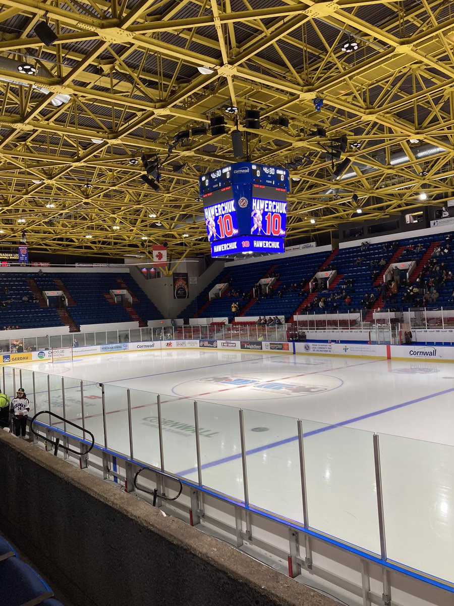 CornwallRoyals's tweet photo. First game in this place about 43 years ago to see Dale Hawerchuk. Back tonight to see his number go back up to the rafters for the second time. Welcome home Ducky. @HawerchukStrong https://t.co/6JnSeO35YK