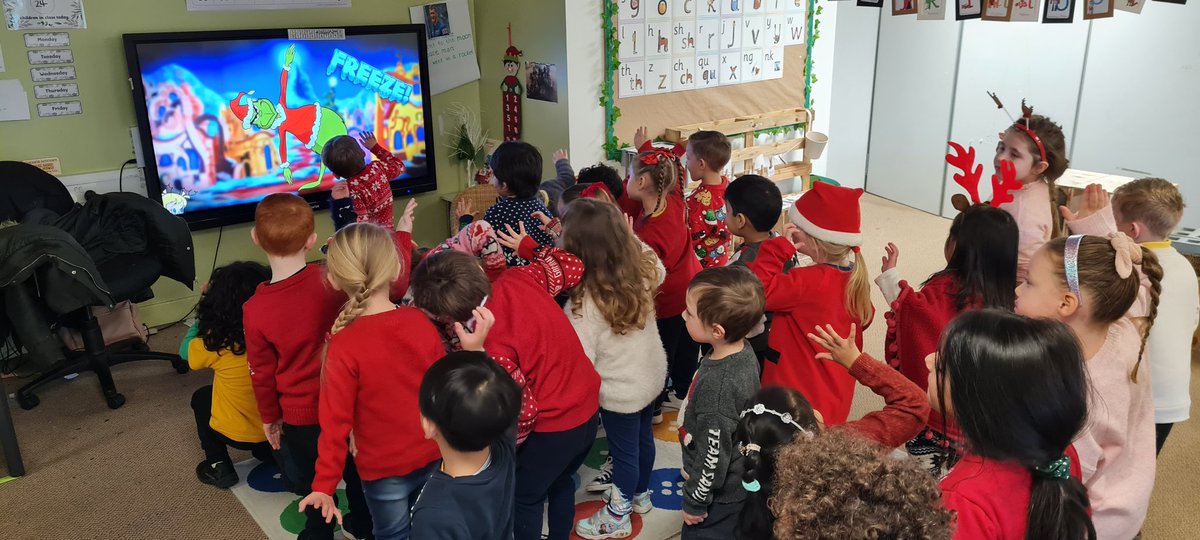 firsprimarysale's tweet photo. #RecElm were met by the ice and frost this morning but it didn't stop us doing our Santa's Dash (we just did it indoors instead)! We sure showed the Grinch that Santa is the best!🎅🏻❄️#SantaDash #FirsPE @TraffordSSP https://t.co/5iRVS0ehXq