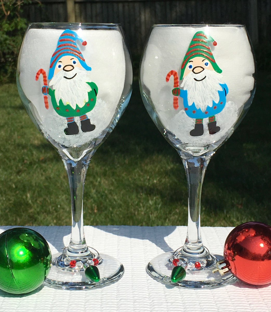 etsy.com/listing/874614… #elfglasses #wineglasses #holidayglasses #TMTinsta #ChristmasGift