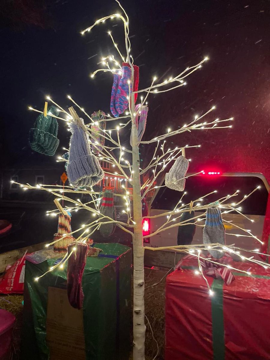 PCFAMichigan's tweet photo. Did you hear those sleigh bells jingling, ring ting tingling, too?
The Portland Christmas Parade was in full lights and color. Thank you for all those who came out to support our little city! https://t.co/FFLw1uV0Q2