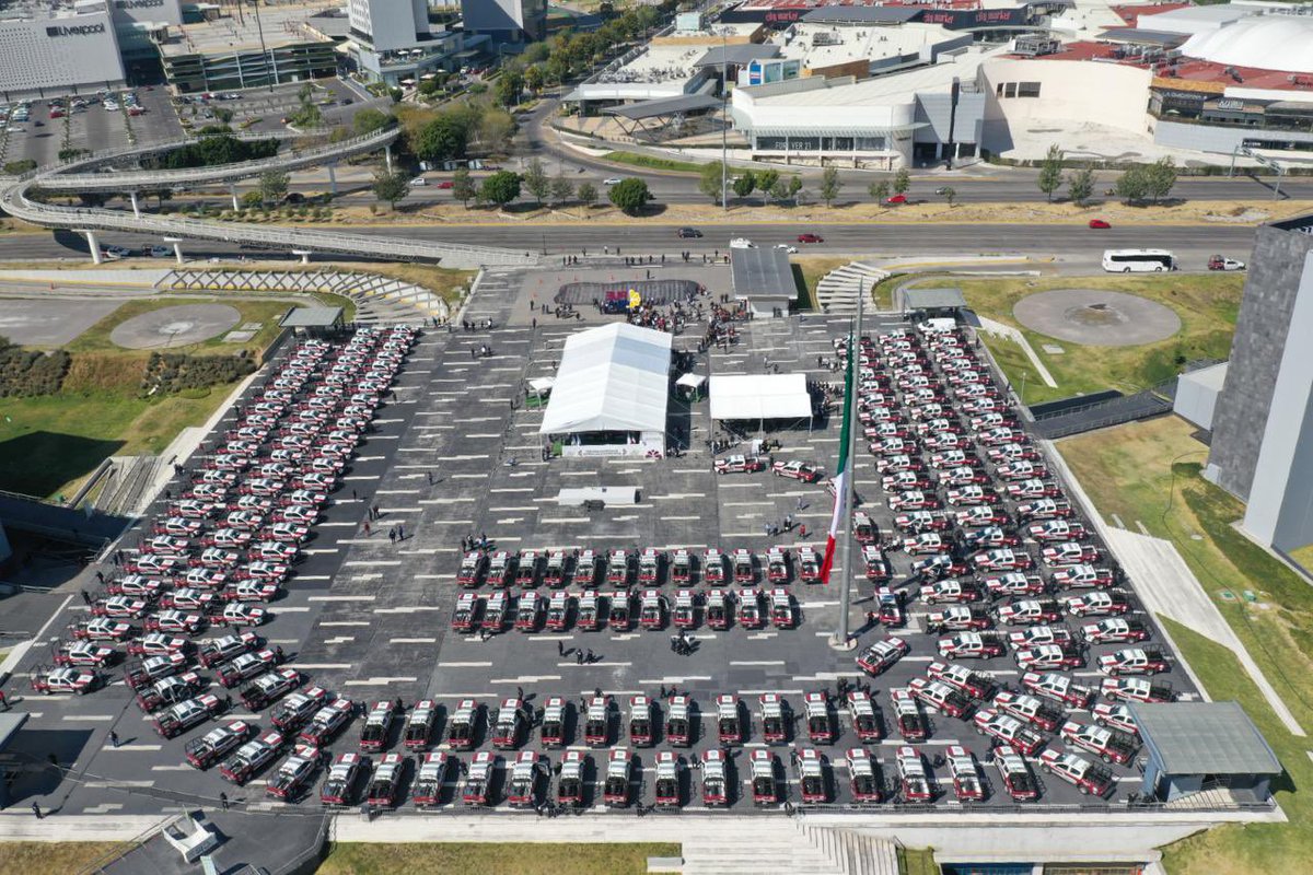 MBarbosaMX's tweet photo. Para que haya mejores condiciones y mejor seguridad, estamos trabajando en  fortalecer las actividades económicas, estamos apoyando de manera estratégica en materia de seguridad y vamos a aumentar el número de patrullas de los municipios. https://t.co/vQlcQUIWa0
