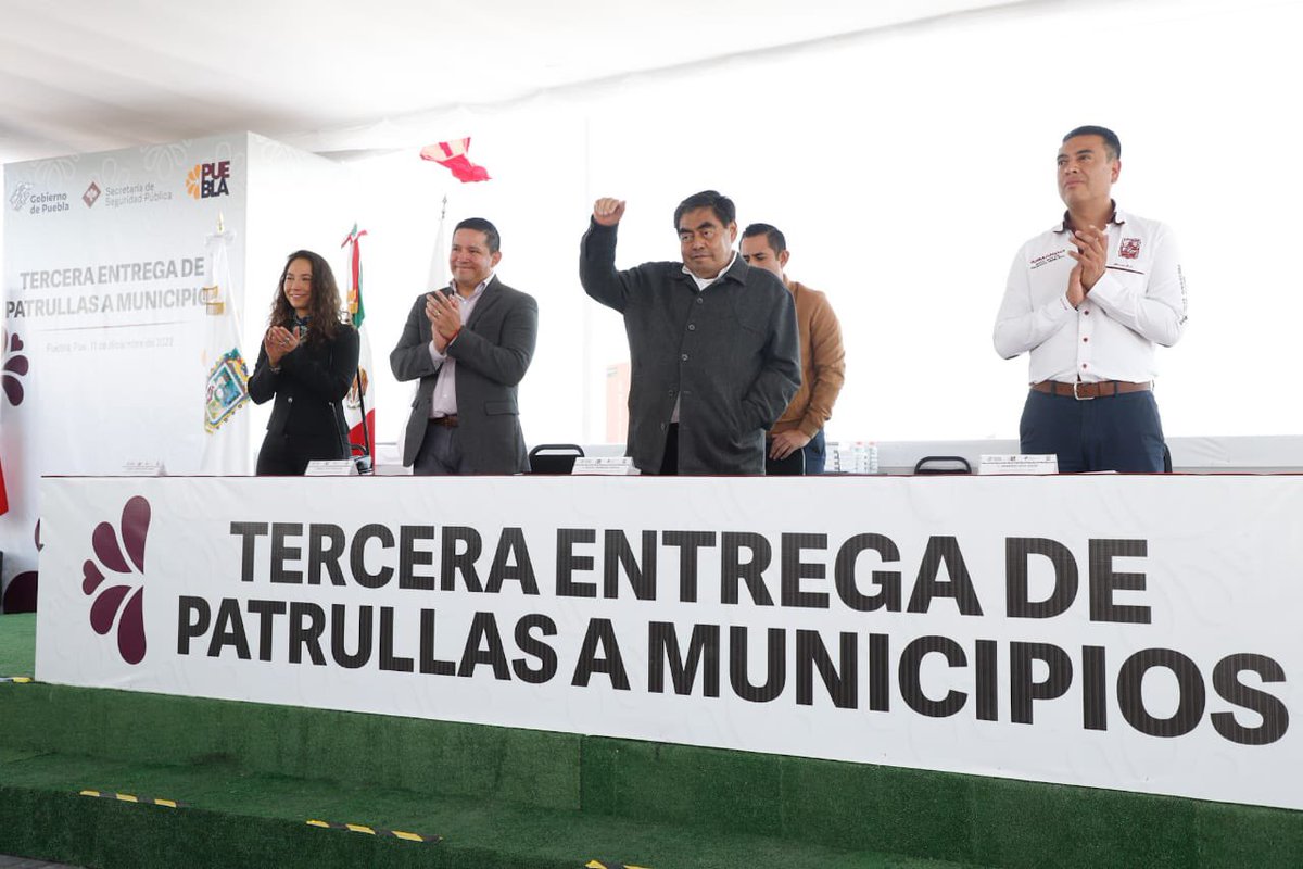 MBarbosaMX's tweet photo. Para que haya mejores condiciones y mejor seguridad, estamos trabajando en  fortalecer las actividades económicas, estamos apoyando de manera estratégica en materia de seguridad y vamos a aumentar el número de patrullas de los municipios. https://t.co/vQlcQUIWa0