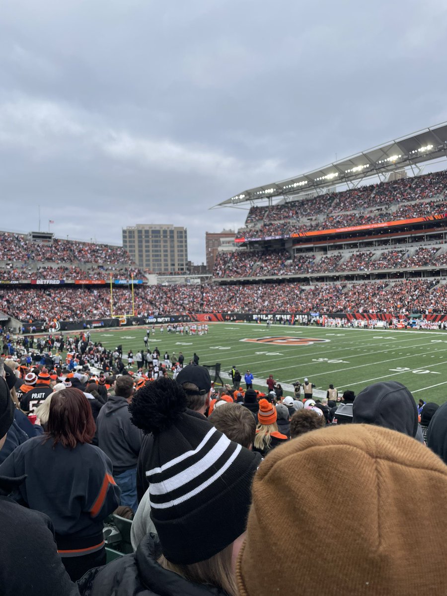 Shoutout to <a href="/SirYacht_/">Sir Yacht</a> for the browns tickets, didn’t get a win but it was a blast