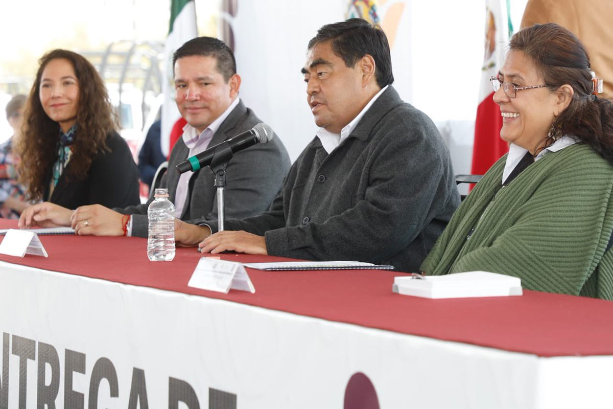 MBarbosaMX's tweet photo. Invertimos de manera transparente. Estamos fortaleciendo al sistema de salud con la rehabilitación de hospitales y la construcción de nuevas unidades médicas, como las de atención a pacientes que requieren hemodiálisis,  o las de padecimientos cardiovasculares y oncológicos. https://t.co/7xMkk1nAuf