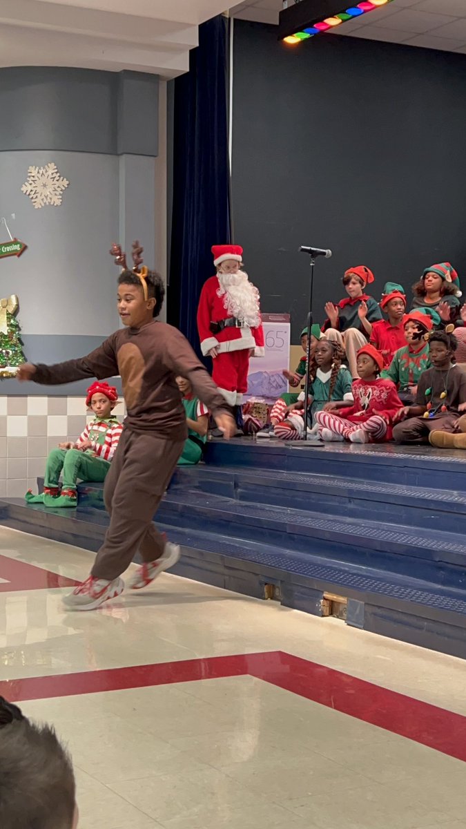 mrsshier_sstars's tweet photo. We were so excited to present “StarBucks The Musical” last week! @MusicplayTV @DanceWithJohn It was a hit! #ACFTmusic #WeAreBirdvilleISD #BirdvilleLearns #ACFTchorus https://t.co/9AswMILOJP