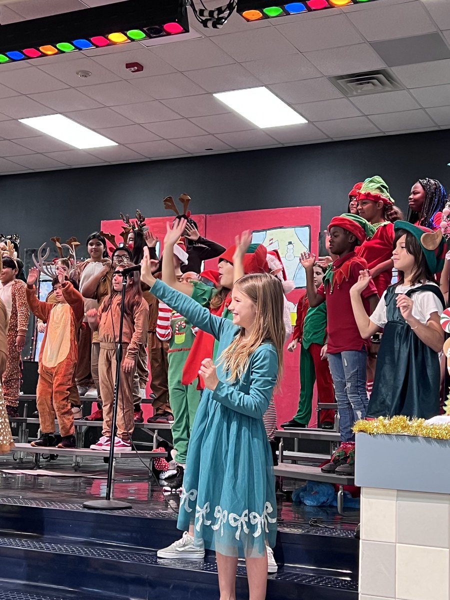 mrsshier_sstars's tweet photo. We were so excited to present “StarBucks The Musical” last week! @MusicplayTV @DanceWithJohn It was a hit! #ACFTmusic #WeAreBirdvilleISD #BirdvilleLearns #ACFTchorus https://t.co/9AswMILOJP