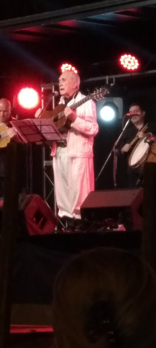 motreras's tweet photo. Lujan hermosa noche en la ciudad con alma de pueblo" tu ciudad" @LucianoPereyra  con el ultimo chalchalero #panchofigueroa https://t.co/uDMFEZZm8F