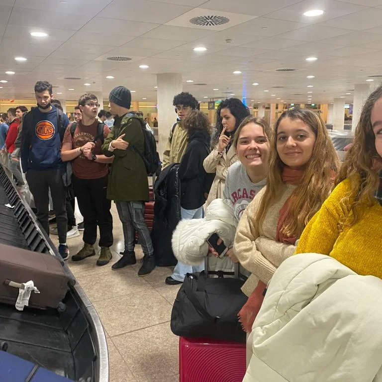 lasallesi's tweet photo. Comienzo de la aventura #andorra74promo
Muchos desplazamientos.
Recepción en el hotel y recogida de material para la práctica del esquí

#JuntosMejor #MiraMásAllá #SomosLaSalle #NuevoCursoLaSalle #NCALaSalle https://t.co/BYE1v6BKpO