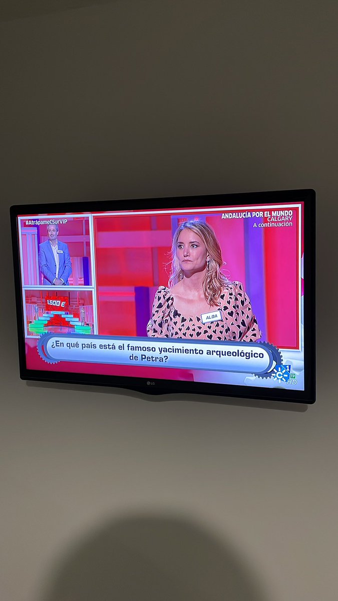soyaleconti's tweet photo. Haciendo zapping, llego a Canal Sur y de pronto me encuentro a Alba Carrillo.
Es que conquista todas las cadenas😂 https://t.co/GQxGmJUZY1
