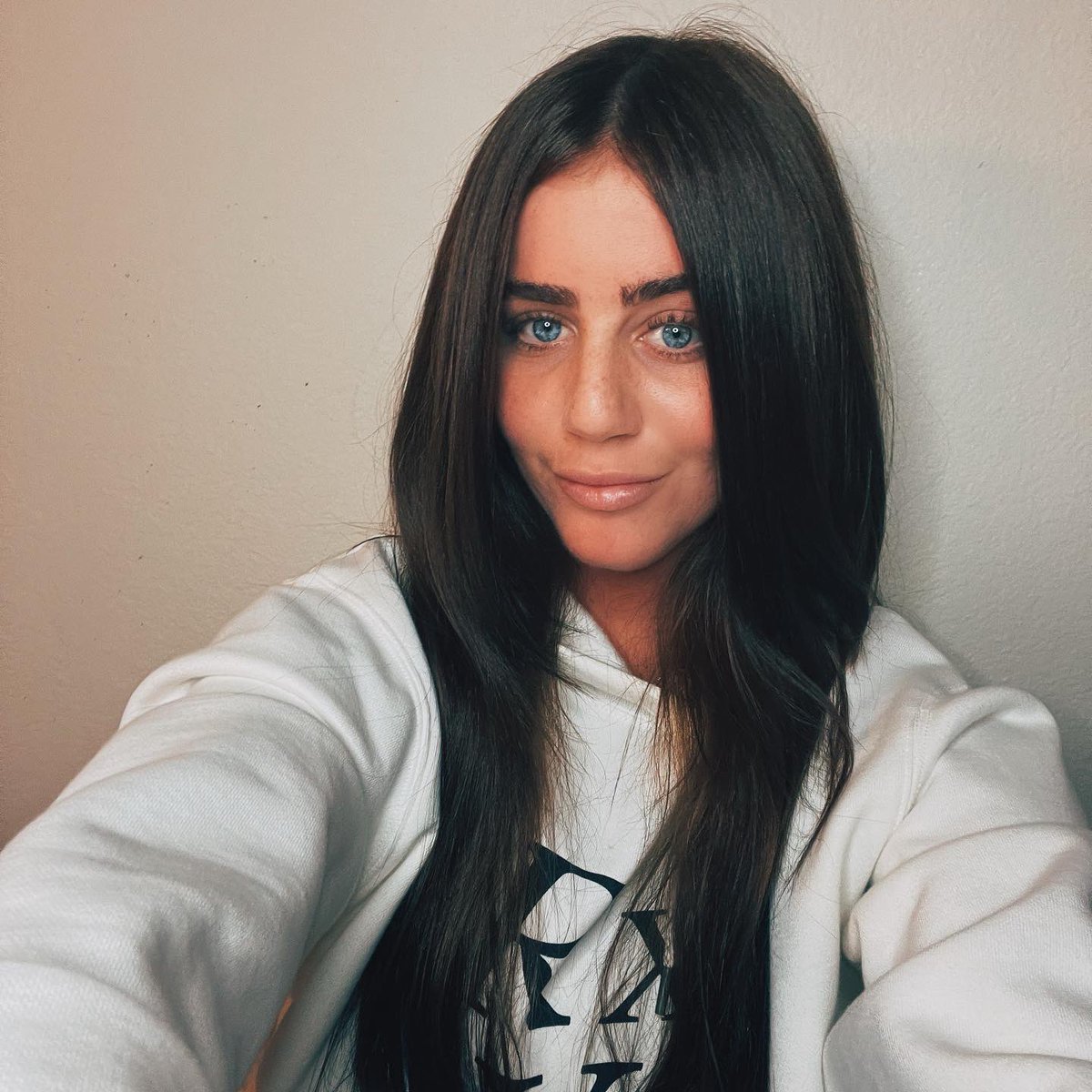 caroline marks on Twitter "🖤"
