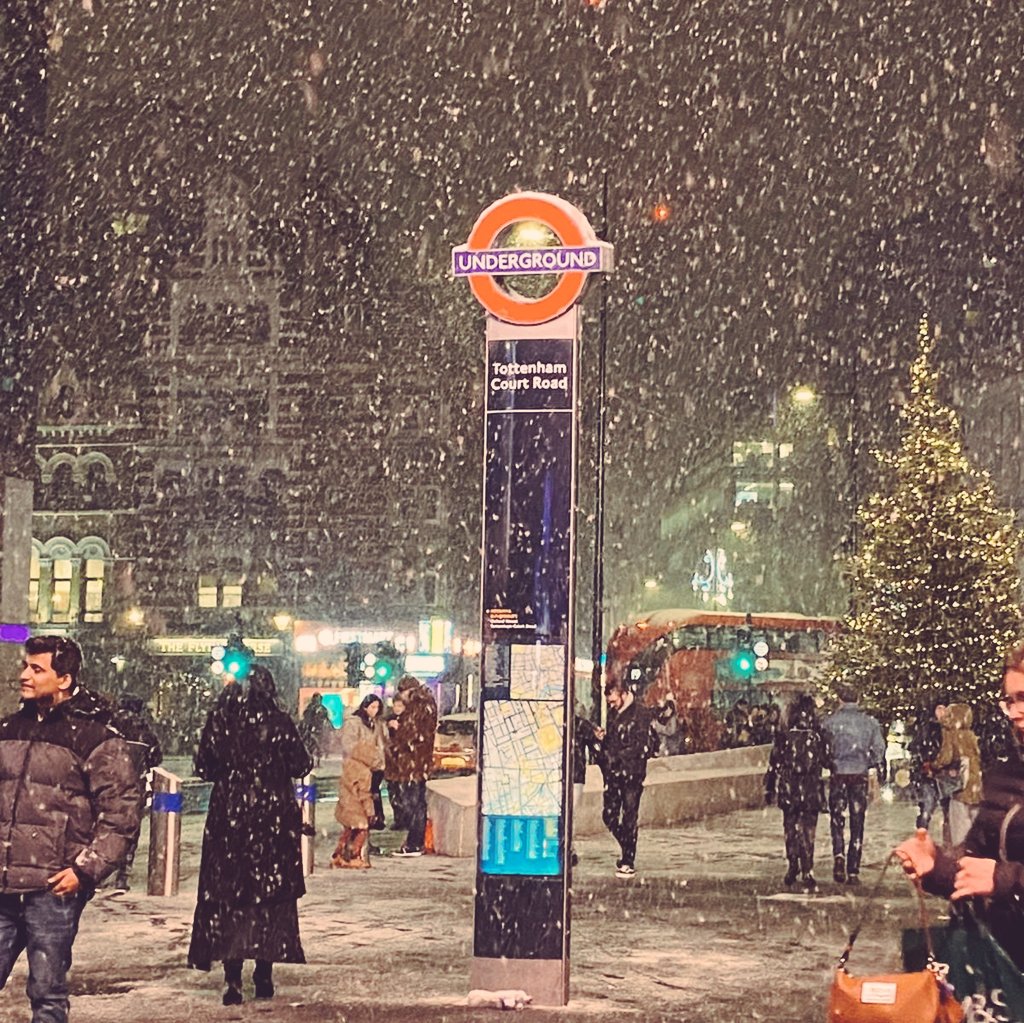 Sophie Ross on Twitter "Shook the London snow globe! ️🌍🎄"