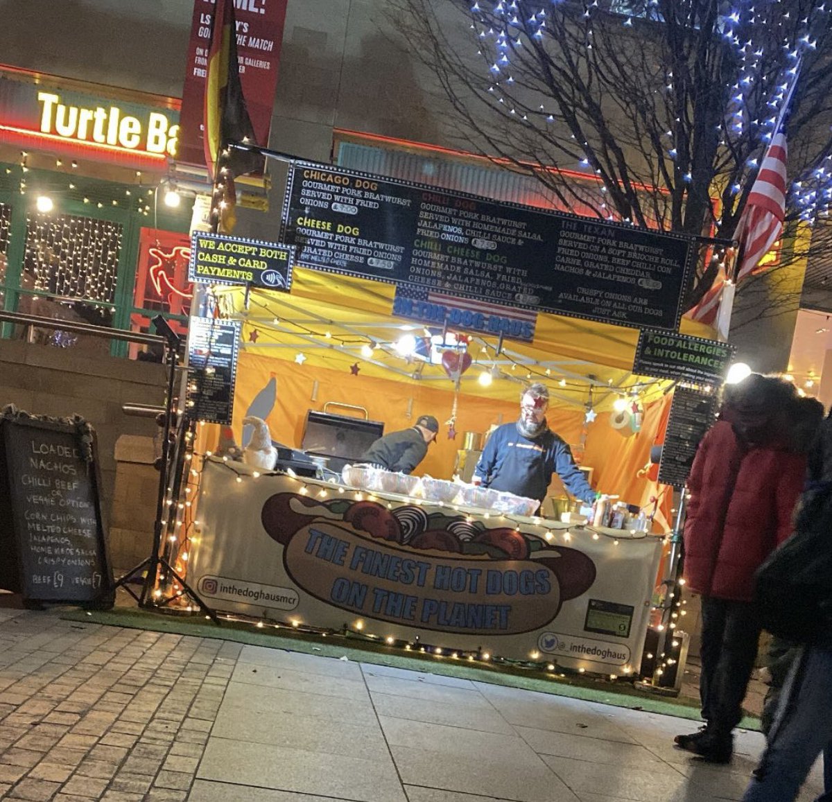 _inthedoghaus's tweet photo. A massive THANKYOU for all that braved the weather and came to see us and for the compliments #Christmas @_makersmarket @The_Lowry @MediaCityUK @QuaysideMCUK @ILoveMCR #fridaystarlight from 4pm #saturdayandsunday from 10am #thefinesthotdogsontheplanet https://t.co/TzlZnE8HCd