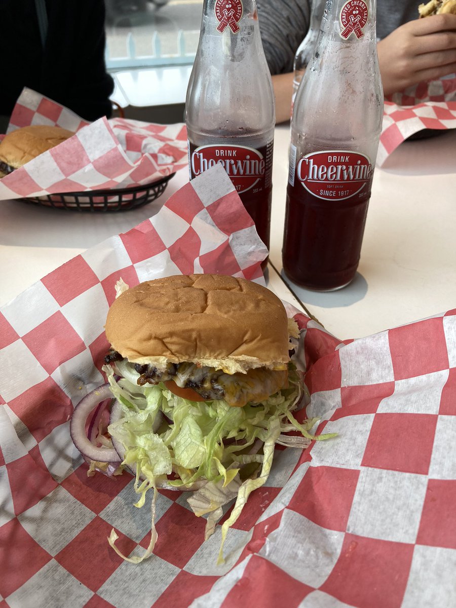 NielsChrFred's tweet photo. Et kulinarisk fif til de fodfolk, der lægger vejen forbi general Mark Hertlings skønne hjemby, Flagler Beach: Whaam Burger på 400 Florida A1A er virkelig et besøg værd 🇺🇸🌴🍔 #autentisk #florida #topburger @TimesRadio @CNN https://t.co/hvKOqy7gv9