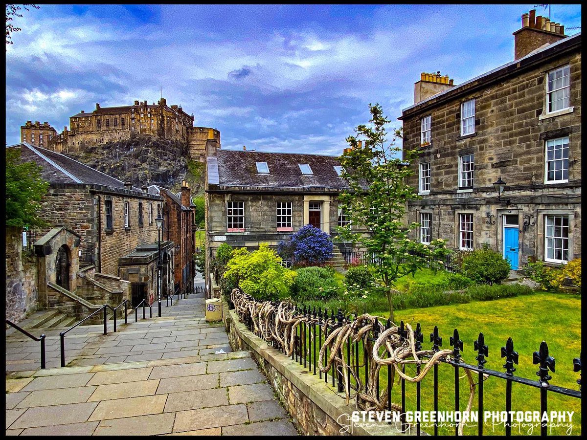 Edinburgh Castle 🏴󠁧󠁢󠁳󠁣󠁴󠁿.                        <a href="/amkingphoto/">Mackenzie King 🐺</a> <a href="/ThePhotoHour/">#ThePhotoHour</a> <a href="/andrewsp2009/">Andrew Spratt</a> <a href="/edinburghcastle/">Edinburgh Castle</a> <a href="/VisitScotland/">VisitScotland</a> <a href="/thecockburn/">Cockburn Association (The Edinburgh Civic Trust)</a> <a href="/edinspotlight/">Edinburgh Spotlight</a> #photography #Scotland #Edinburgh #photographer #castle