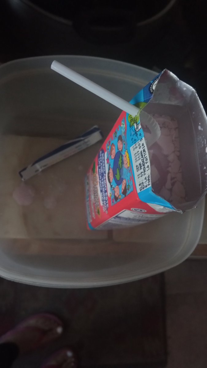 adrisj1506's tweet photo. Que casualidad que el #GobiernoDelEncuentro quiera erradicar la desnutrición con este tipo de alimentos, parece que quiere erradicar otra cosa 👀 es de una institución publica (jardín MCG) https://t.co/X1OnDnEPcV