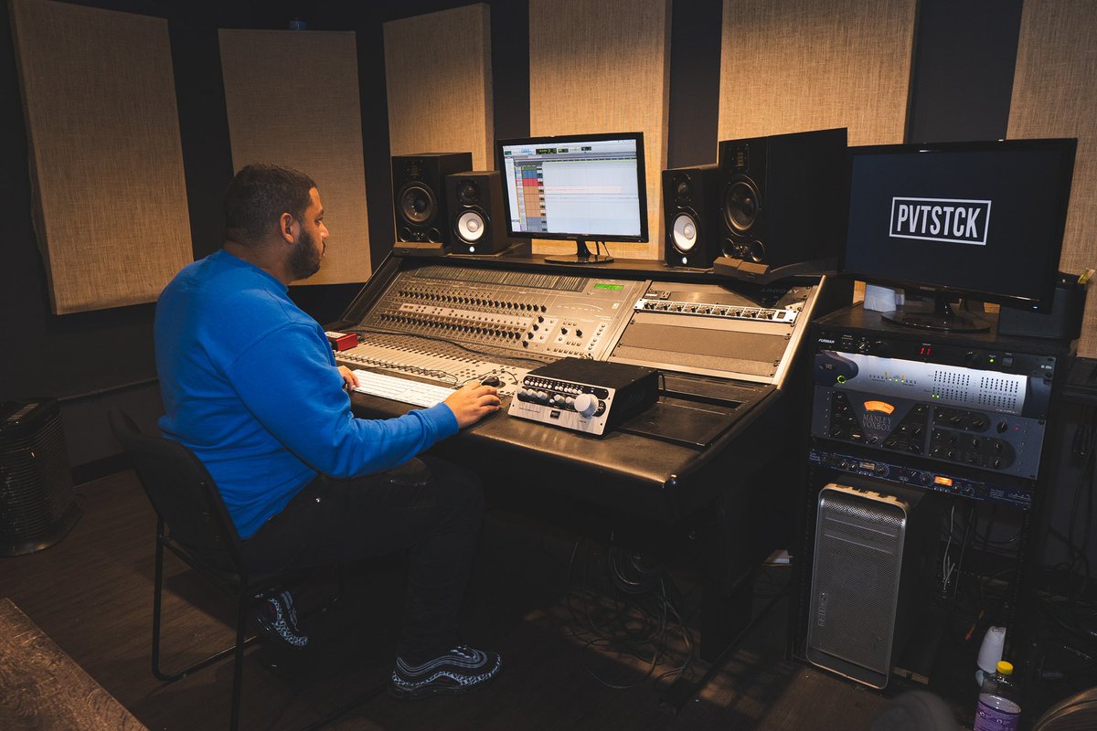 PVTSTCKSTUDIOS's tweet photo. $50 AN HOUR ALL OF DECEMBER!!

Book your session today! 773.599.8600 // booking@pvtstck.com 

https://t.co/nQGFyHcuzR #PVTSTCK

4265 N. Knox Chicago, IL 60641 https://t.co/SFH22dFtUI